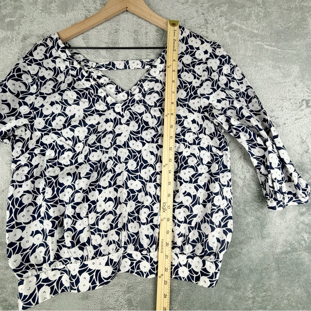 Anthropologie Postmark Top Womens 12 Blue White Floral V-Neck - Picture 12 of 16
